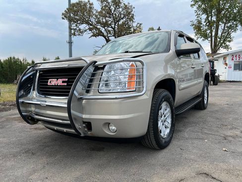 Used 2008 GMC Yukon SLT w/ SLT Preferred Equipment Group image 2