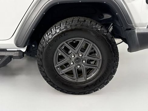 Used 2025 Jeep Wrangler Unlimited Sport AWD/4WD image 31