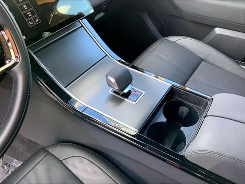 Used 2025 Land Rover Range Rover Velar Dynamic SE image 15