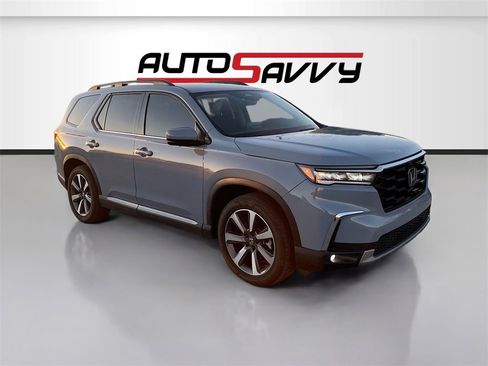 Used 2025 Honda Pilot Elite image 1
