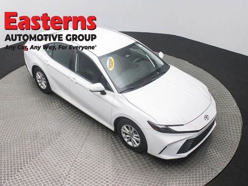 Used 2025 Toyota Camry LE FWD image 3