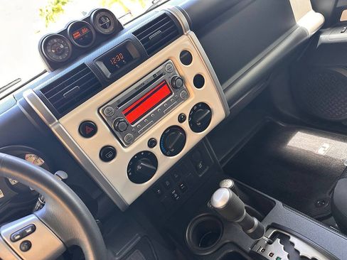 Used 2014 Toyota FJ Cruiser 4WD w/ Upgrade Package image 18