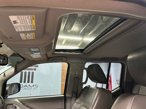 Used 2019 Nissan Frontier SL image 11