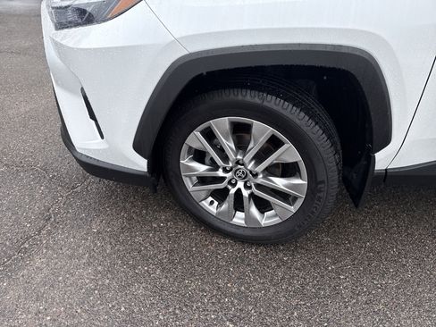 Used 2023 Toyota RAV4 XLE Premium image 10