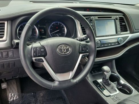 Used 2017 Toyota Highlander XLE image 15