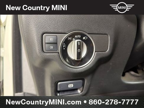 Used 2018 INFINITI QX30 Premium w/ Navigation Package image 28