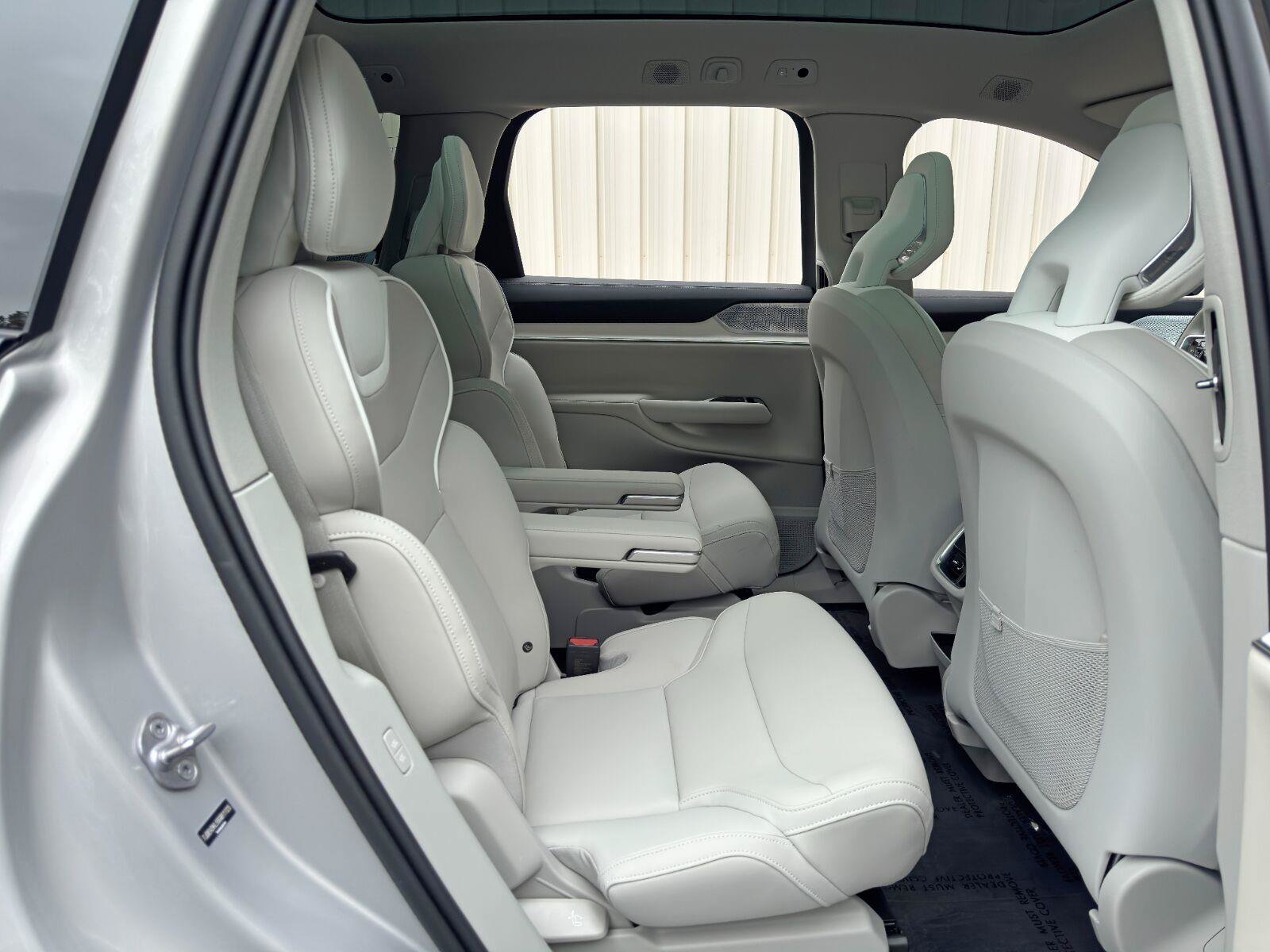 Used 2025 Volvo EX90 Ultra AWD/4WD image 39