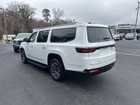 Used 2024 Jeep Wagoneer L Series II w/ Flexible Seating Group image 8