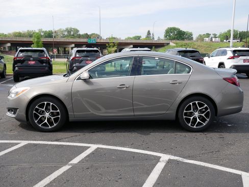 Used 2017 Buick Regal Sport Touring FWD image 4