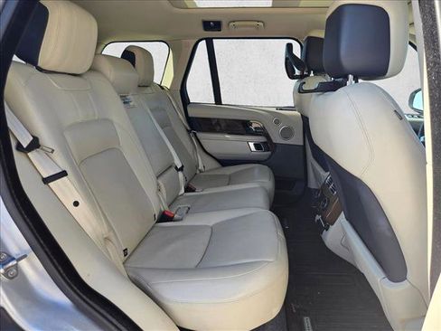 Used 2018 Land Rover Range Rover HSE image 18