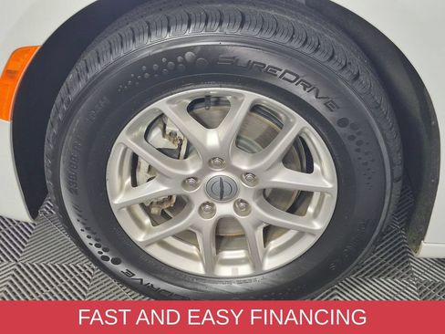 Used 2023 Chrysler Pacifica Touring-L FWD image 8