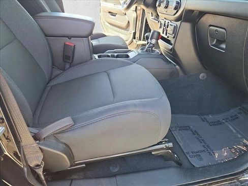 Used 2020 Jeep Wrangler Unlimited Sahara AWD/4WD image 20