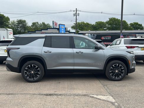New 2026 Chevrolet Traverse LT w/ Sun and Wheel Package AWD/4WD image 8