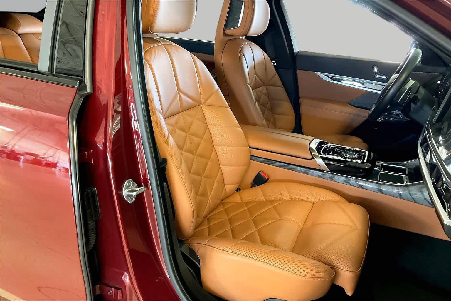 Used 2023 BMW 740i RWD image 8