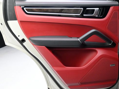 Used 2021 Porsche Cayenne S image 57