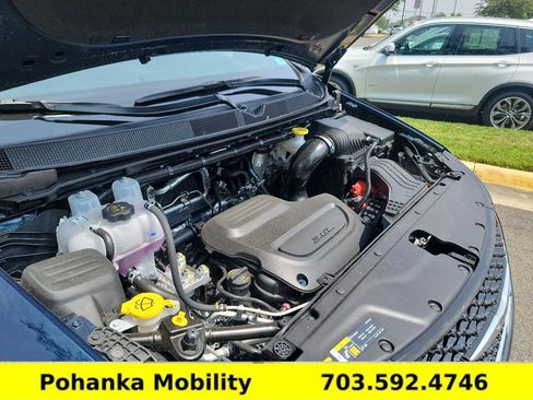 Used 2025 Chrysler Pacifica Select image 29