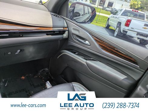 Used 2022 Cadillac Escalade ESV Premium Luxury RWD image 14
