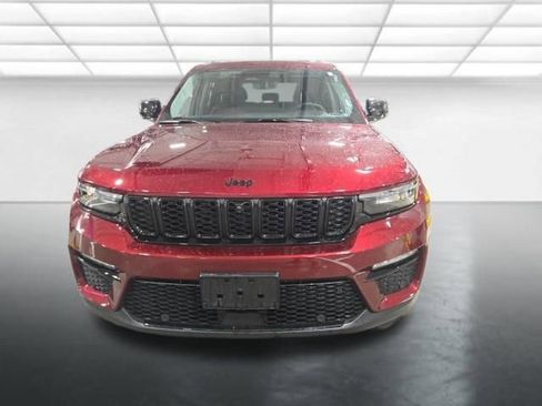 Used 2023 Jeep Grand Cherokee Limited w/ Luxury Tech Group II image 10