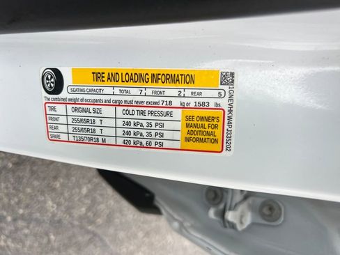 Used 2023 Chevrolet Traverse LT image 30