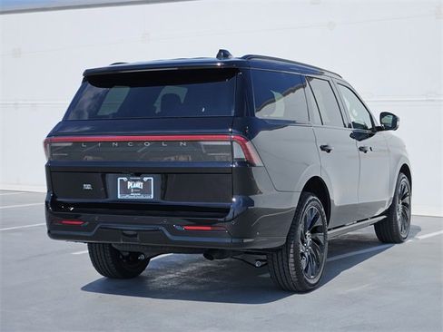 New 2025 Lincoln Navigator Reserve w/ Jet Appearance Package image 7
