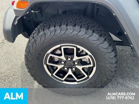 Used 2025 Jeep Wrangler Unlimited Rubicon AWD/4WD image 12