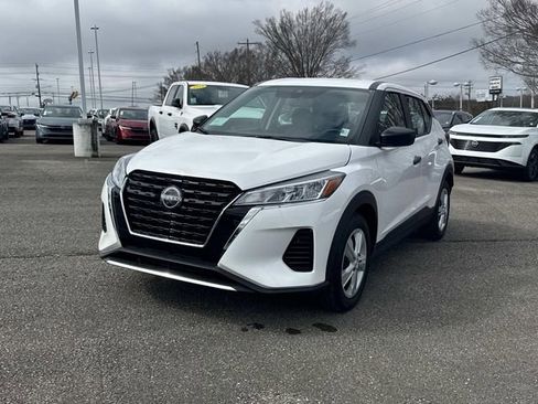 Certified 2025 Nissan Kicks Play S FWD image 9