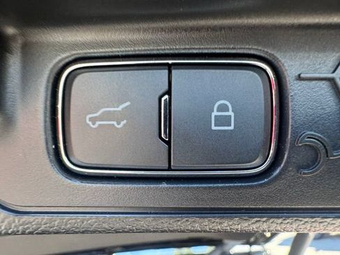 Used 2023 Ford Explorer Limited w/ Limited Technology Package AWD/4WD image 11