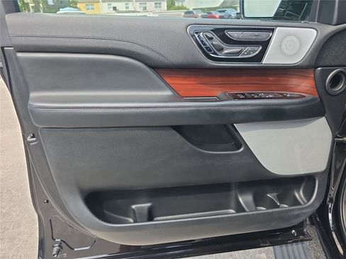 Used 2021 Lincoln Navigator L Reserve image 19