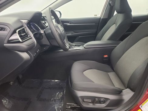 Used 2020 Toyota Camry LE image 25