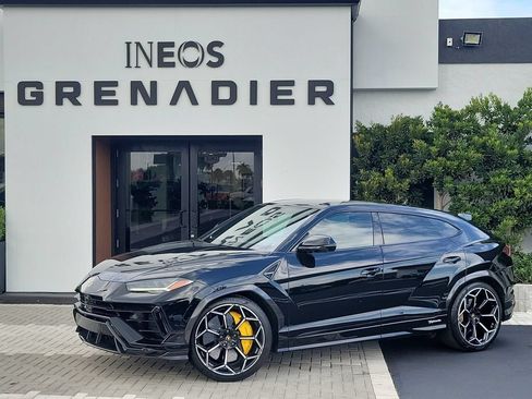 Used 2023 Lamborghini Urus Performante AWD/4WD image 2