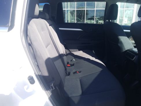 Used 2019 Toyota Highlander LE image 15