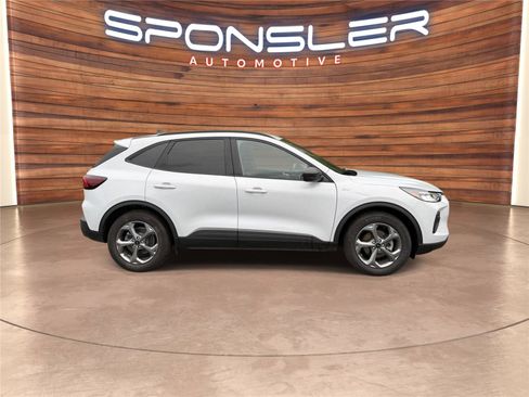 Used 2025 Ford Escape ST-Line w/ Equipment Group 301A FWD image 6