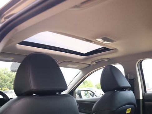 Certified 2025 Hyundai Elantra Limited FWD image 22