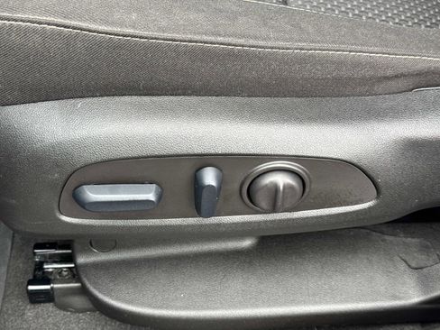 Used 2023 GMC Acadia SLE w/ Driver Convenience Package image 28