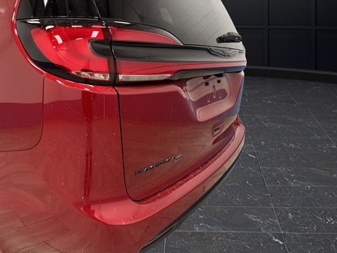 New 2026 Chrysler Pacifica Select AWD/4WD image 35