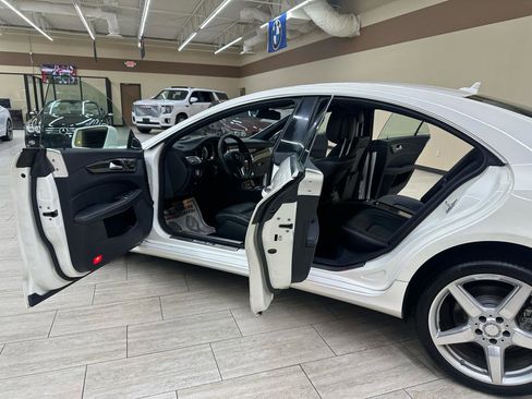 Used 2014 Mercedes-Benz CLS 550 4MATIC w/ Premium 1 Package image 15