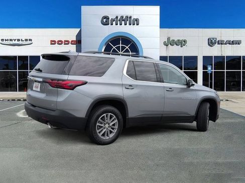 Used 2023 Chevrolet Traverse LT FWD image 4