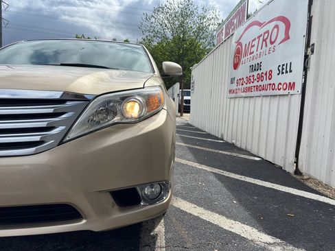 Used 2011 Toyota Avalon image 13