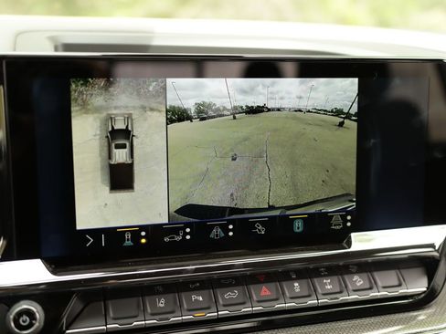 New 2026 Chevrolet Silverado 2500 ZR2 w/ LPO, Dark Essentials Package AWD/4WD image 17