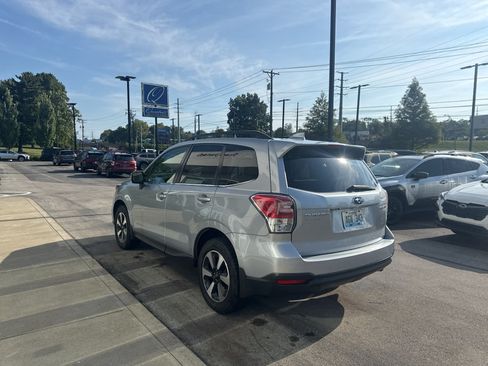 Used 2017 Subaru Forester 2.5i Limited AWD/4WD image 5