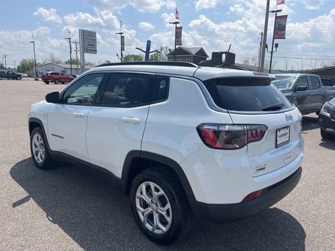 Used 2024 Jeep Compass Latitude image 6