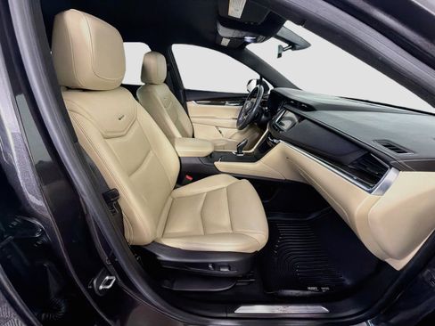 Used 2018 Cadillac XT5 FWD image 32