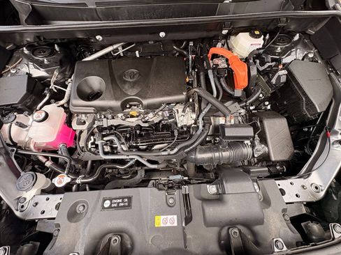 Used 2025 Toyota RAV4 XLE AWD/4WD image 35