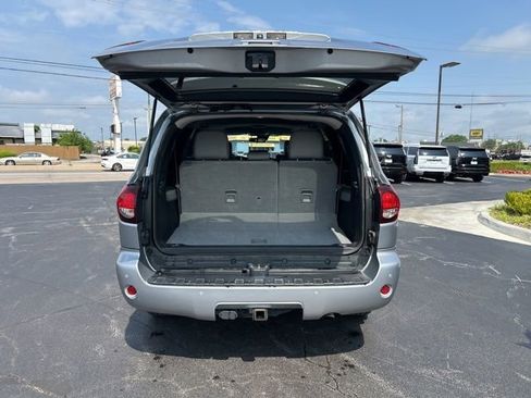 Used 2019 Toyota Sequoia SR5 AWD/4WD image 9