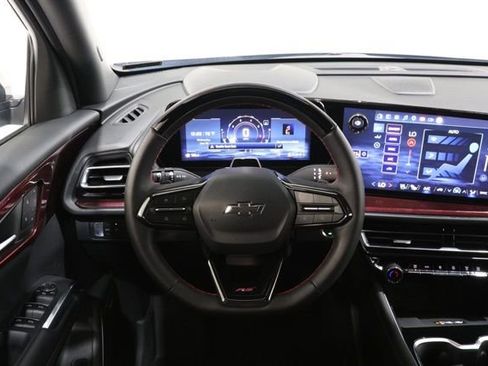 Used 2025 Chevrolet Traverse RS w/ LPO, Floor Liner Package FWD image 12
