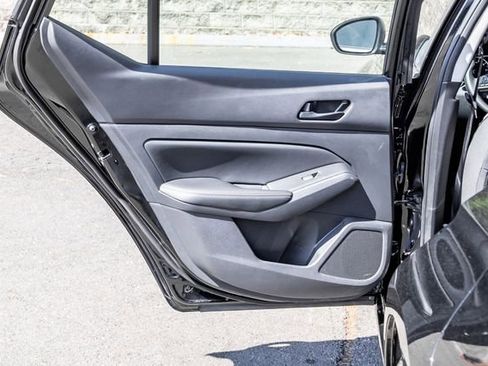 Used 2025 Nissan Altima 2.5 SV FWD image 19