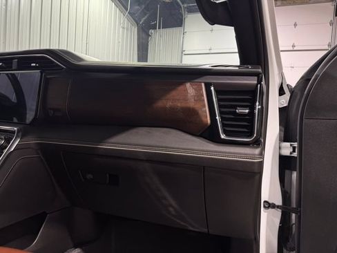 Used 2024 GMC Sierra 2500 Denali Ultimate AWD/4WD image 25