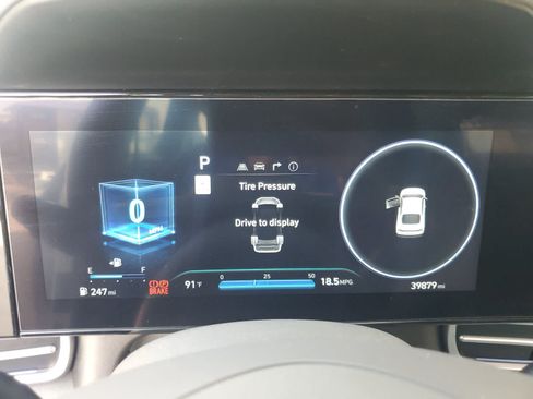 Used 2025 Hyundai Elantra SEL FWD image 16