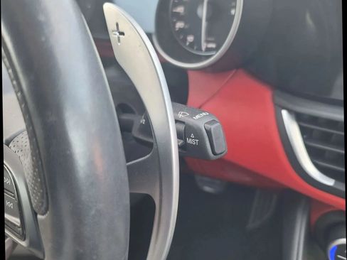 Used 2021 Alfa Romeo Giulia Ti Sport image 39