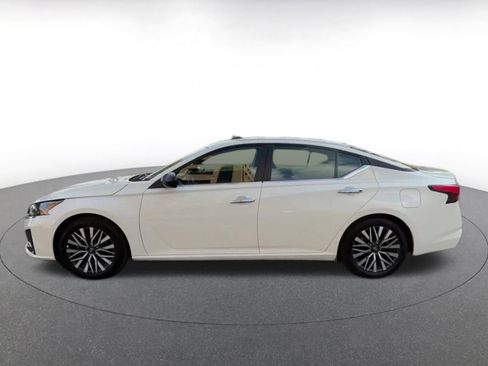 Used 2025 Nissan Altima 2.5 SV image 8